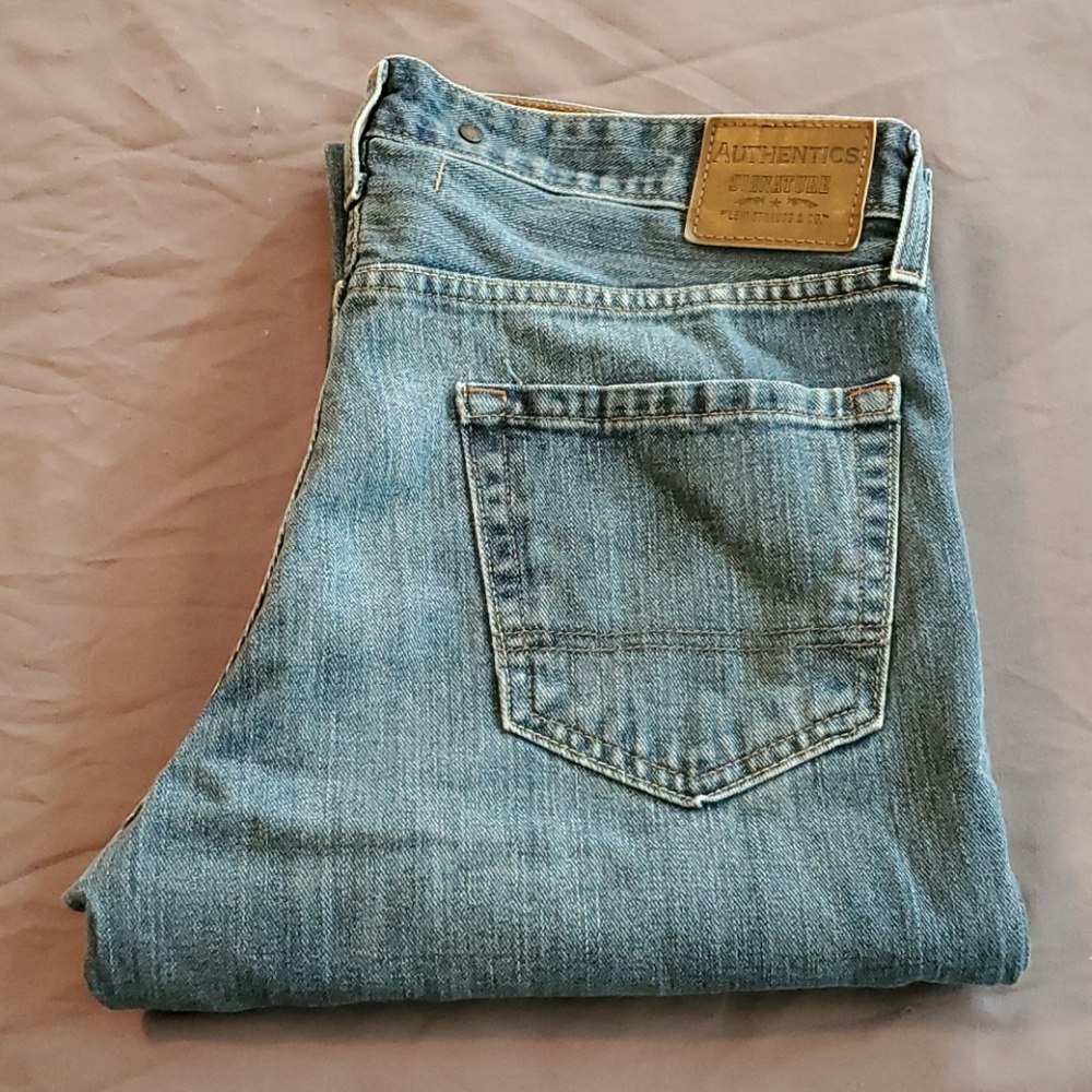 Levi Strauss & Co. Authentics Signature Mens Jeans